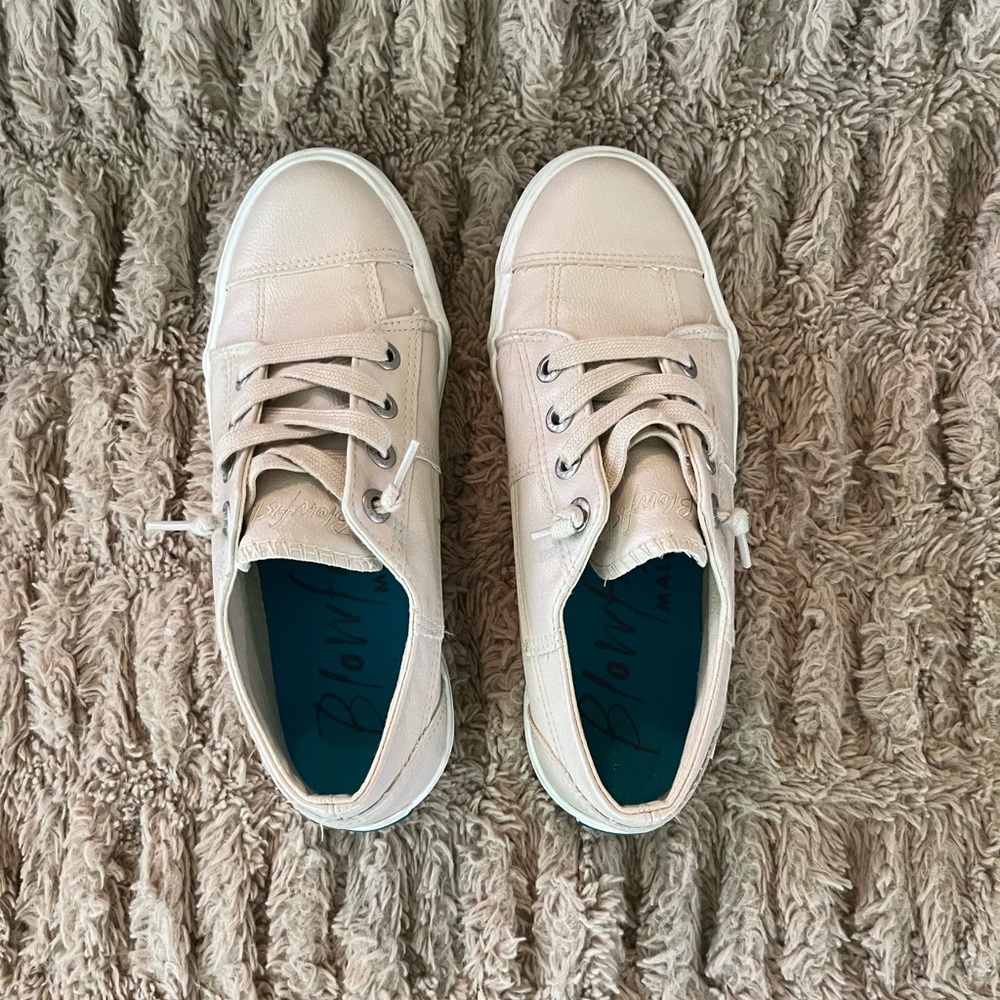 Blowfish Malibu women’s Cream Lace-Up Sneakers